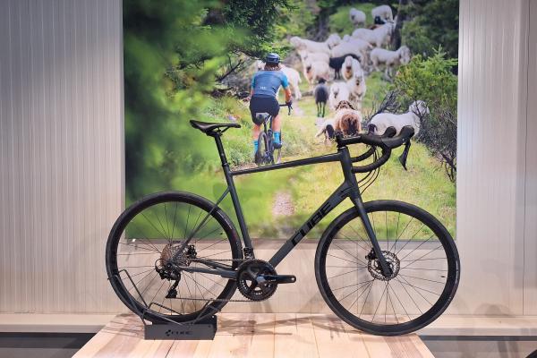 INRUILER: Cube Attain 62CM